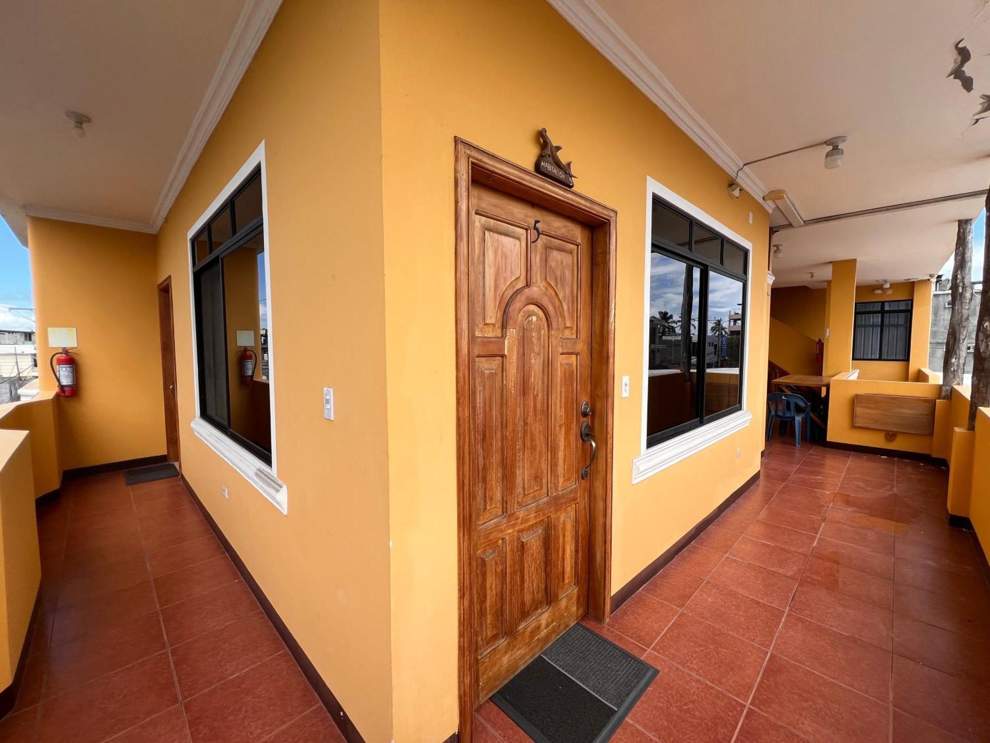 Hostal Casa Cascada Puerto Ayora  Eksteriør bilde