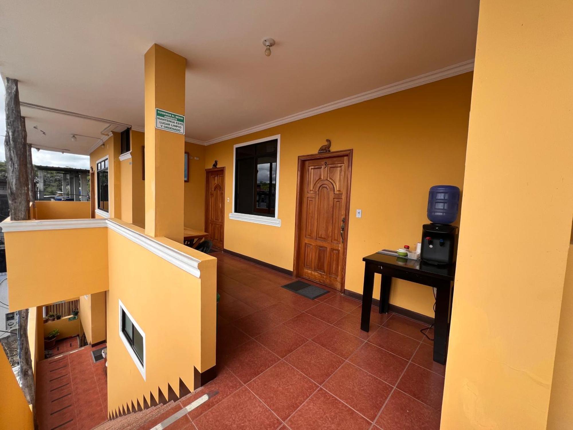 Hostal Casa Cascada Puerto Ayora  Eksteriør bilde