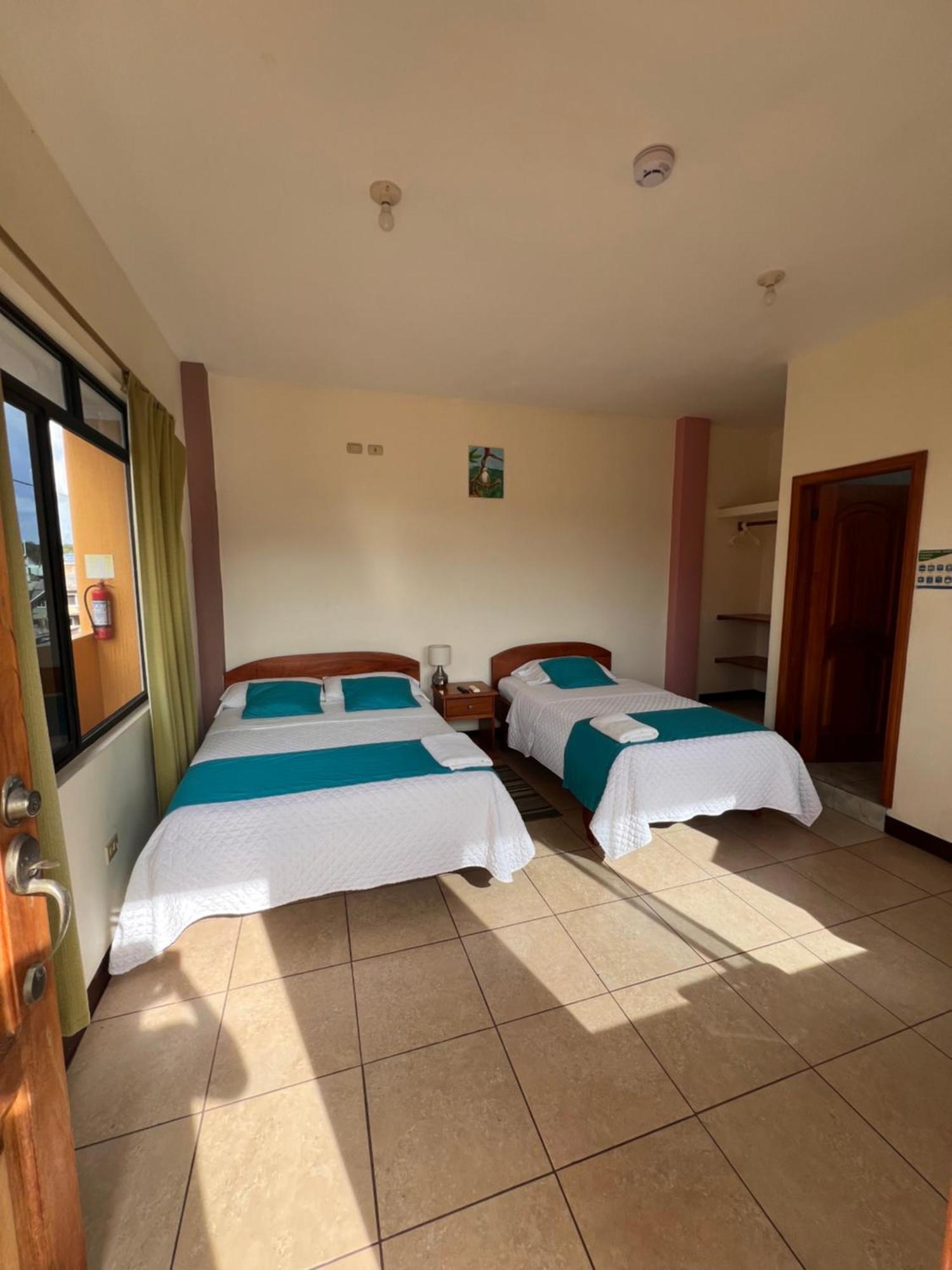 Hostal Casa Cascada Puerto Ayora  Eksteriør bilde