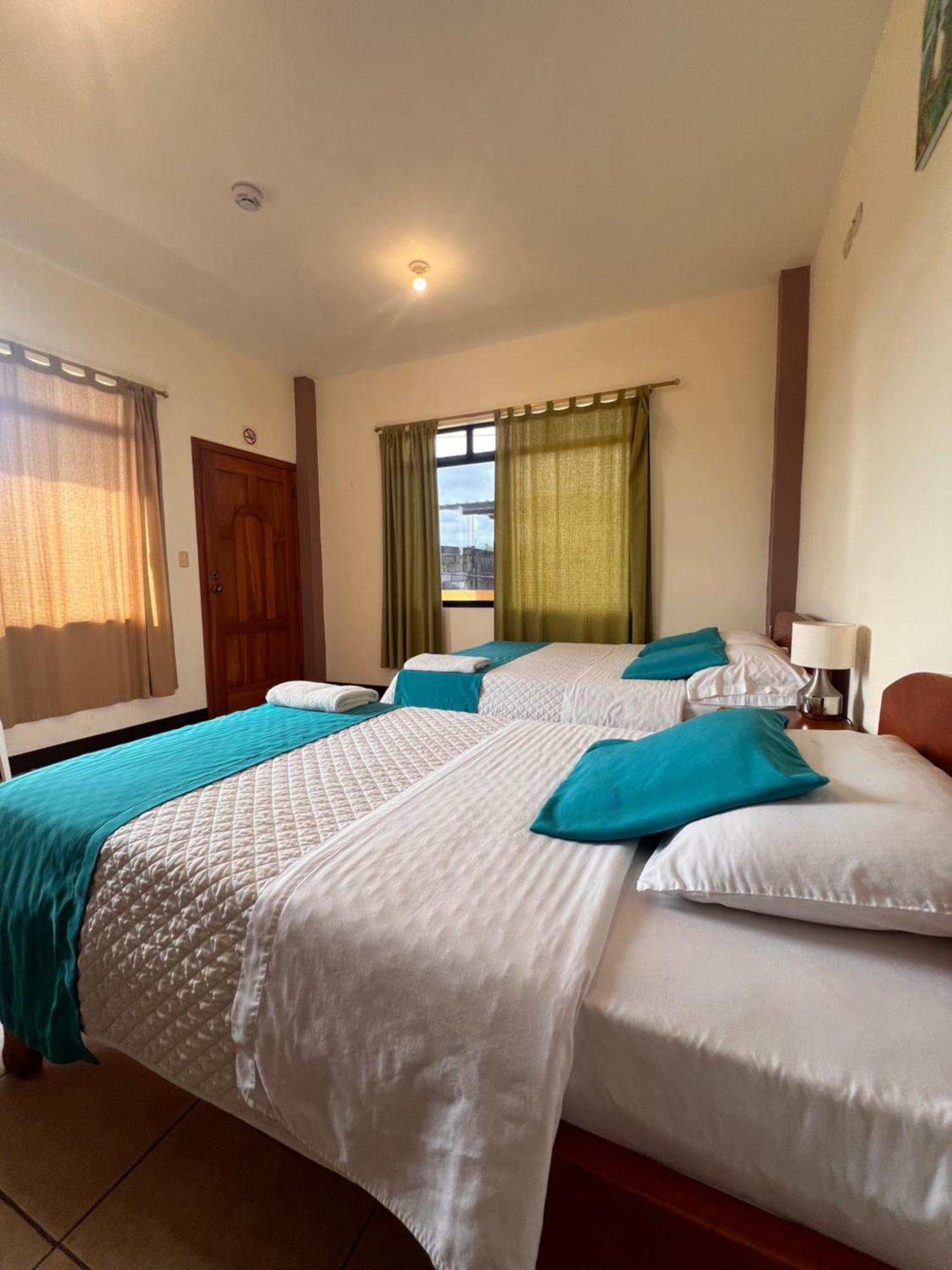 Hostal Casa Cascada Puerto Ayora  Eksteriør bilde