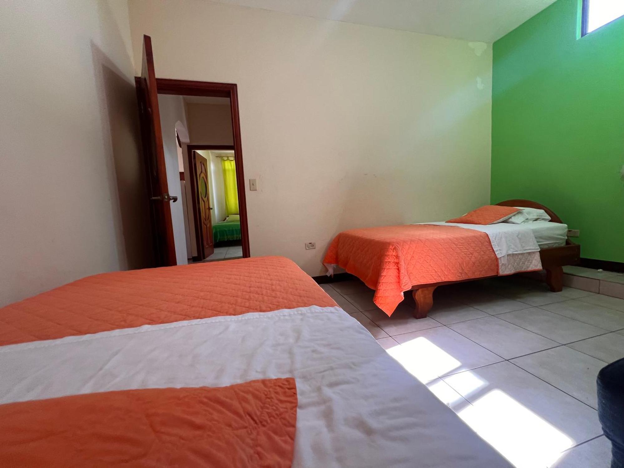 Hostal Casa Cascada Puerto Ayora  Eksteriør bilde