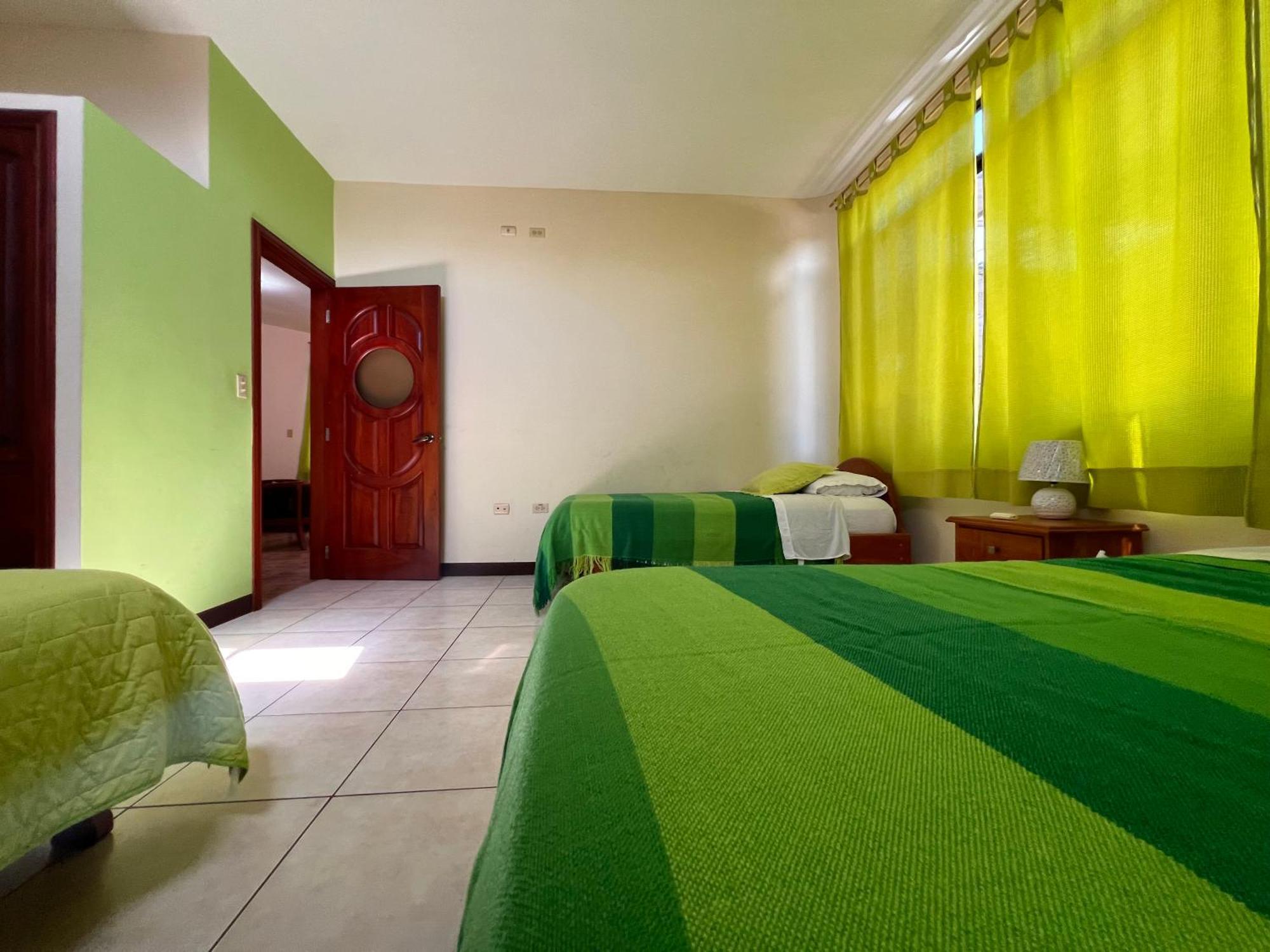 Hostal Casa Cascada Puerto Ayora  Eksteriør bilde