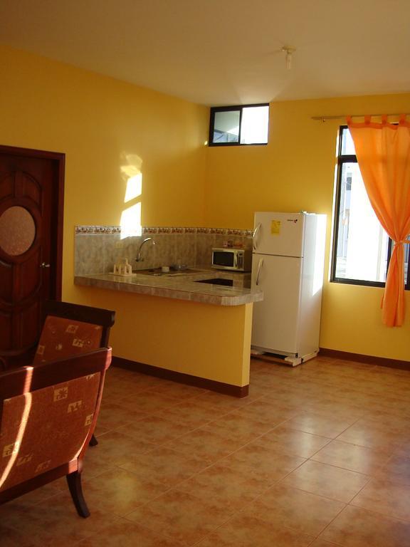 Hostal Casa Cascada Puerto Ayora  Rom bilde